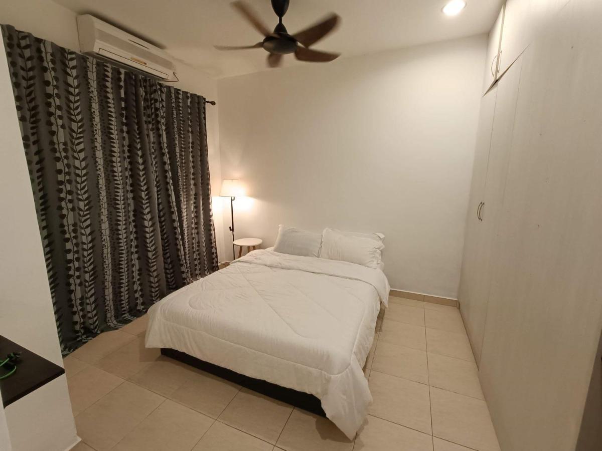 Homestay Laman Nuri, Kota Damansara Petaling Dzsaja Kültér fotó
