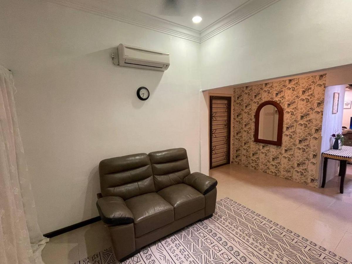 Homestay Laman Nuri, Kota Damansara Petaling Dzsaja Kültér fotó