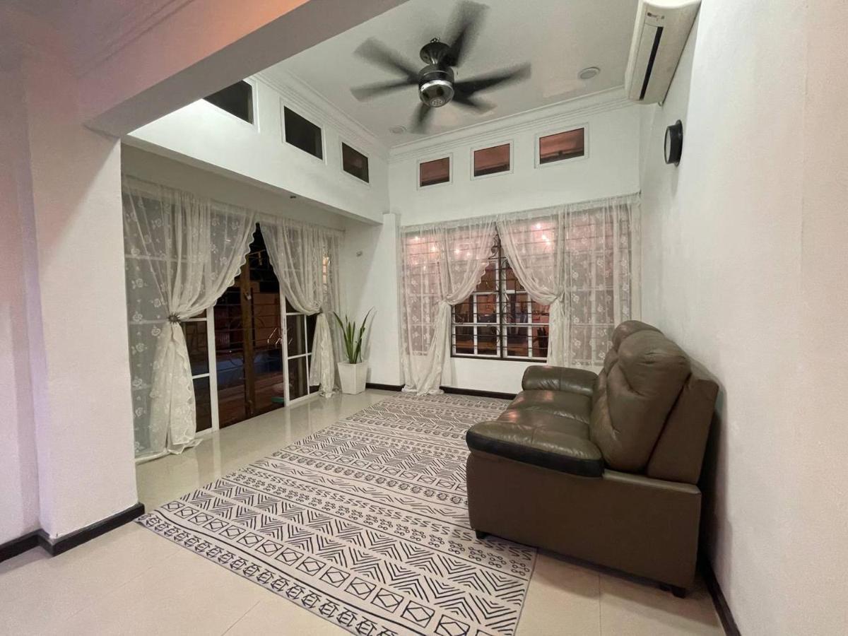 Homestay Laman Nuri, Kota Damansara Petaling Dzsaja Kültér fotó